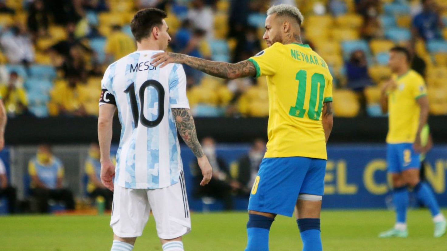 Neymar 与梅西分别身穿巴西和阿根廷球衣的历史照片